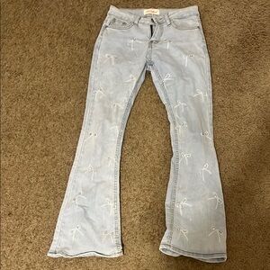 Stylish Light Blue Jeans with Bow Accents